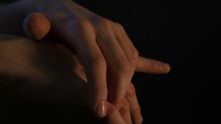 how to finger a woman
